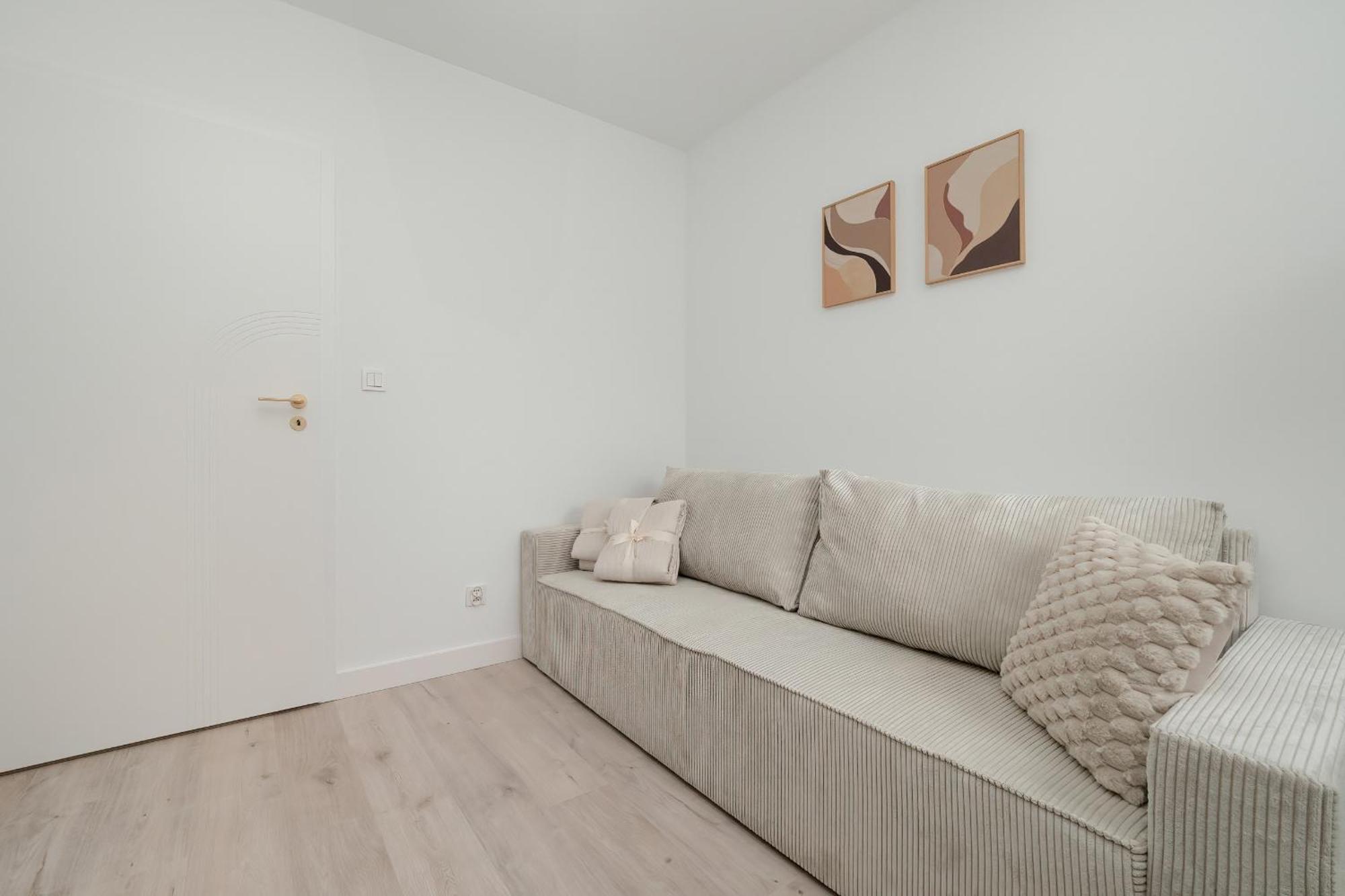 Exceptional Apartment With Parking By Noclegi Renters Katowice Exterior photo